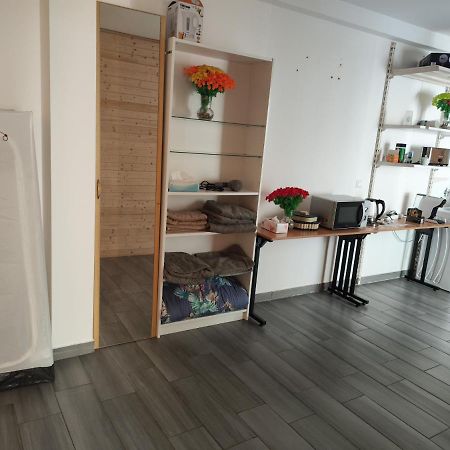 Erdgeschoss Wohnung Nahe Flughafen 비엔나 외부 사진