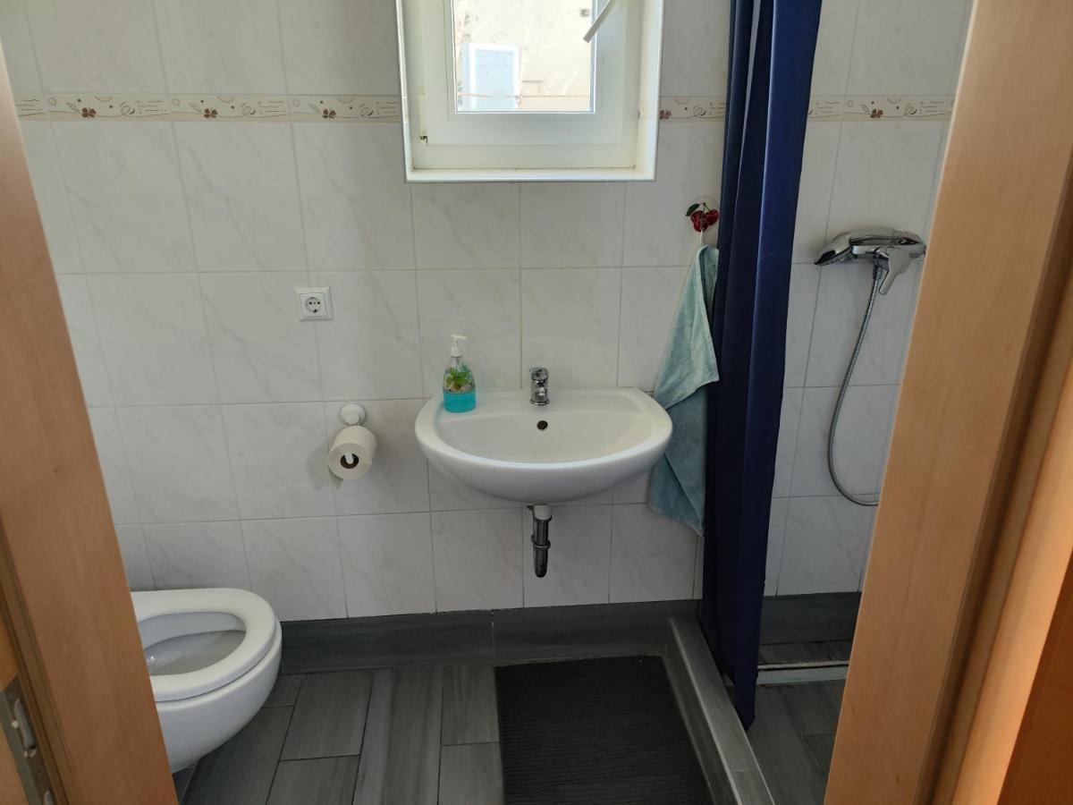 Erdgeschoss Wohnung Nahe Flughafen 비엔나 외부 사진