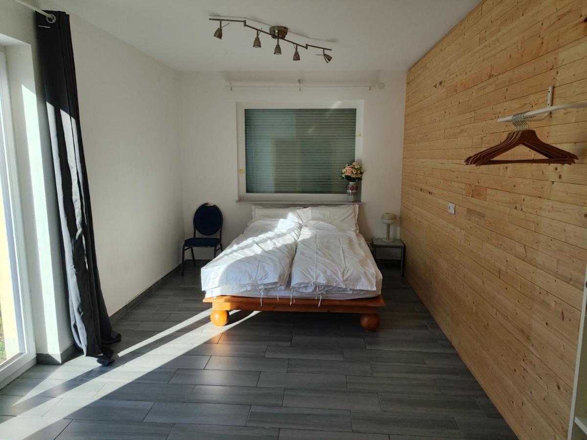 Erdgeschoss Wohnung Nahe Flughafen 비엔나 외부 사진