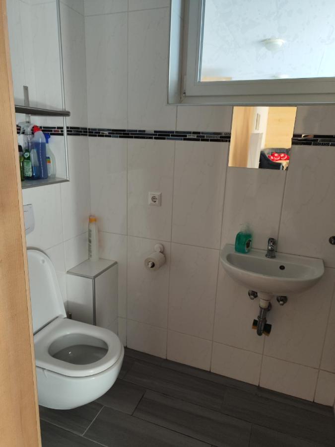 Erdgeschoss Wohnung Nahe Flughafen 비엔나 외부 사진